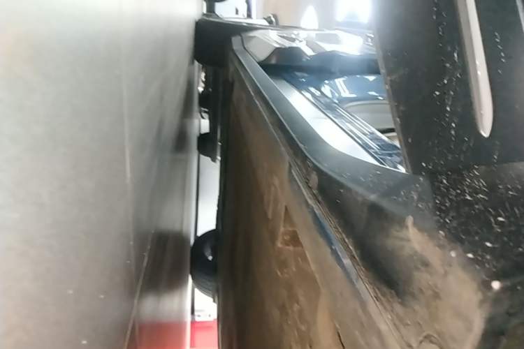 Used Nio ES6 2023 75 kWh Right Side Sill