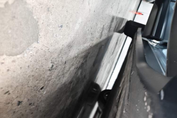 Used Nio ES6 2023 75 kWh Right Side Sill