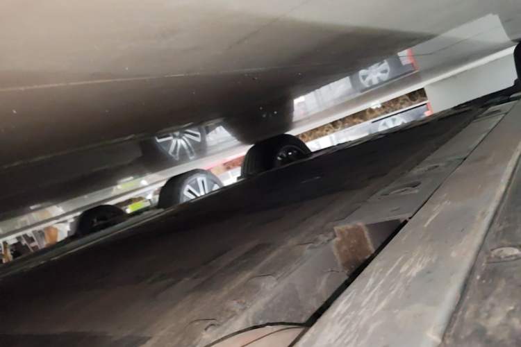 Used Nio ES6 2023 75 kWh Right Side Sill