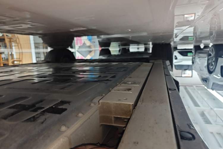 Used Nio ES6 2023 75 kWh Right Side Sill