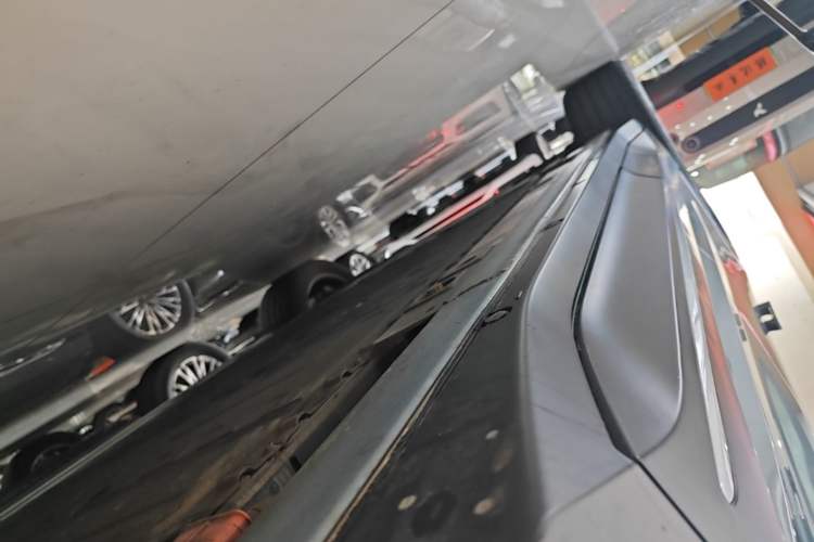 Used Nio ES6 2023 75 kWh Right Side Sill