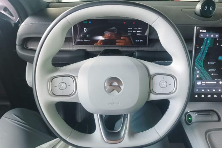 Used Nio ES6 2023 75 kWh Steering Wheel