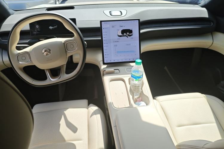 Used Nio ES6 2023 75 kWh Center Console