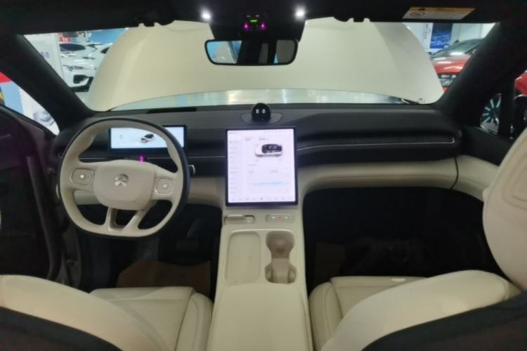 Used Nio ES6 2023 75 kWh Center Console