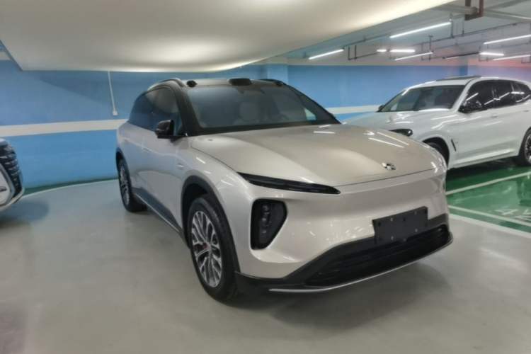 Used Nio ES6 2023 75 kWh Front Right 45 Deg