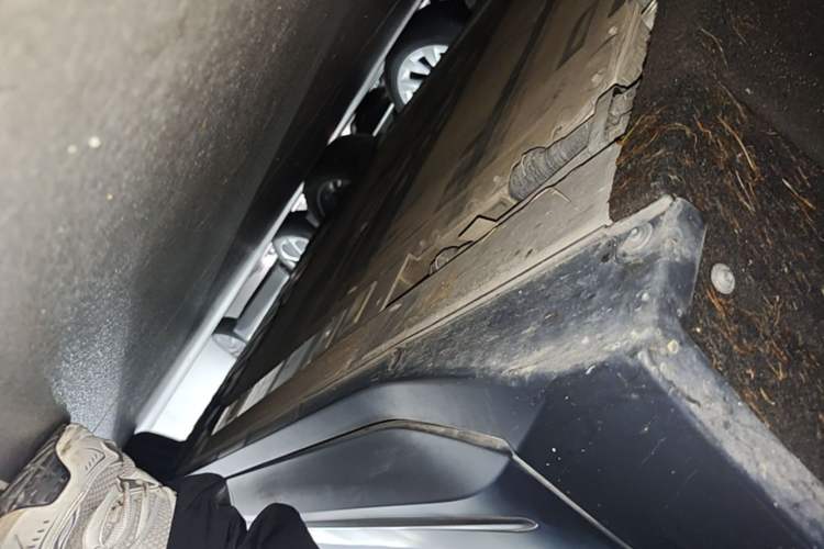 Used Nio ES6 2023 75 kWh Left Side Sill