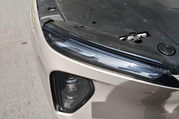 Used Nio ES6 2023 75 kWh Right Front Headlight