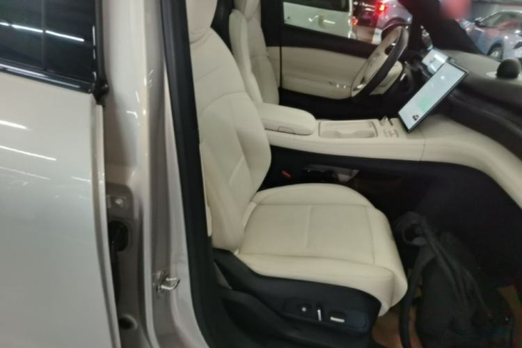 Used Nio ES6 2023 75 kWh Right Front Seat