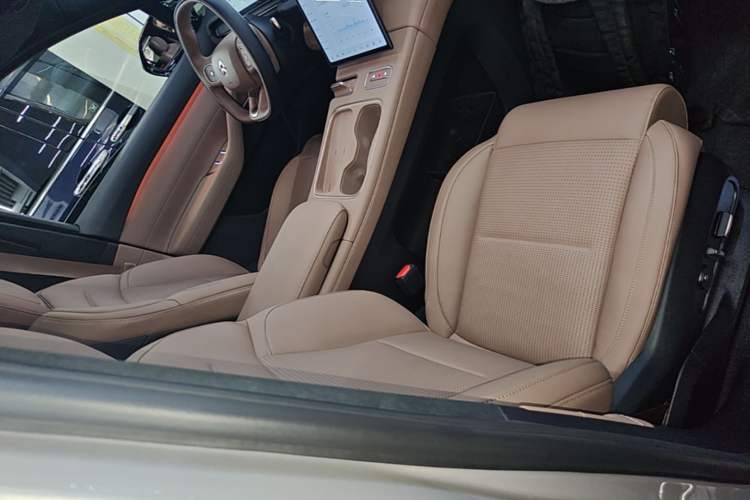 Used Nio ES6 2023 75 kWh Right Front Seat