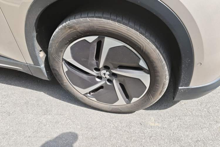 Used Nio ES6 2023 75 kWh Right Front Wheel Hub