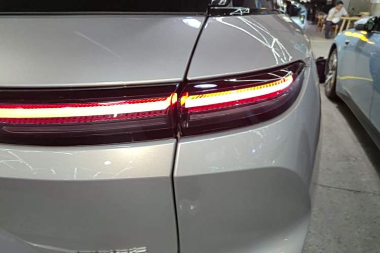 Used Nio ES6 2023 75 kWh Right Rear Taillight