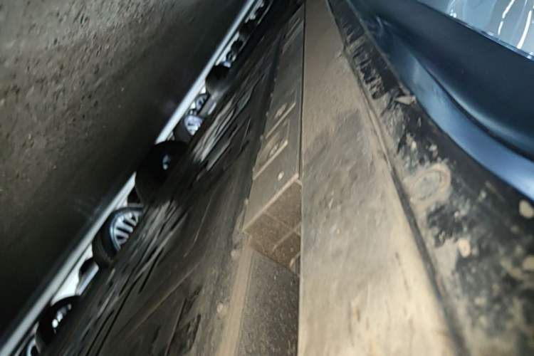 Used Nio ES6 2023 75 kWh Right Side Sill
