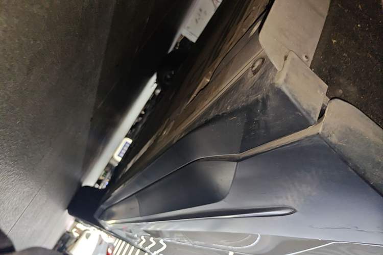 Used Nio ES6 2023 75 kWh Right Side Sill