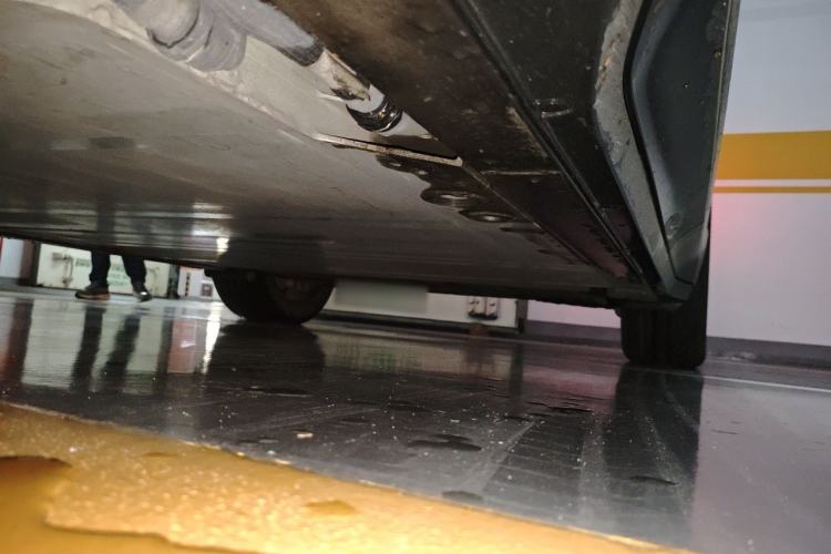 Used Nio ES6 2023 75 kWh Chassis Front Left