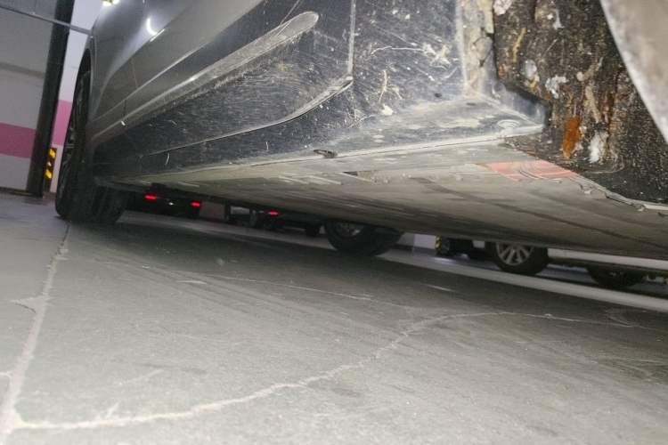 Used Nio ES6 2023 75 kWh Chassis Front Right