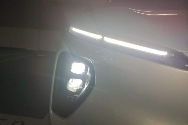 Used Nio ES6 2023 75 kWh Right Front Headlight