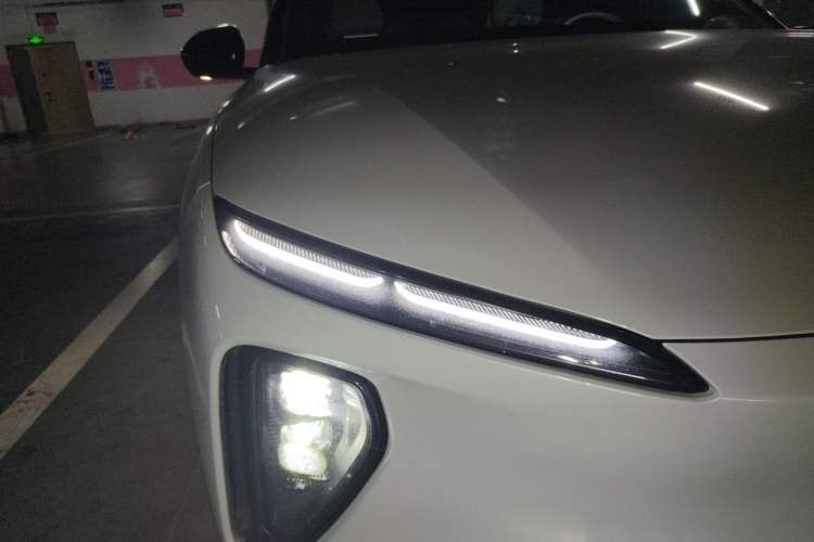 Used Nio ES6 2023 75 kWh Right Front Headlight