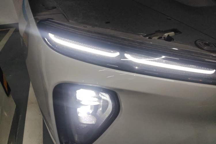 Used Nio ES6 2023 75 kWh Right Front Headlight