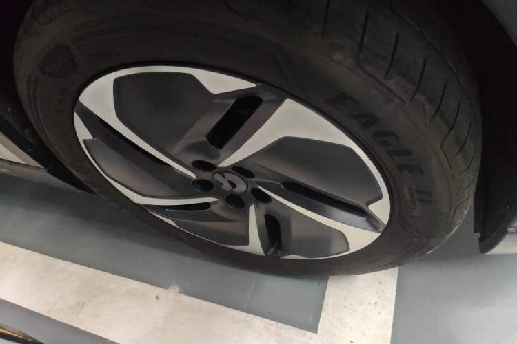 Used Nio ES6 2023 75 kWh Right Front Wheel Hub