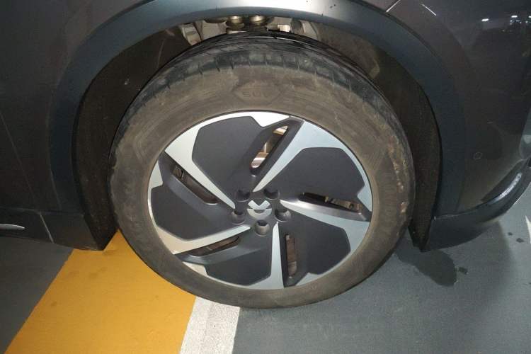 Used Nio ES6 2023 75 kWh Right Front Wheel Hub