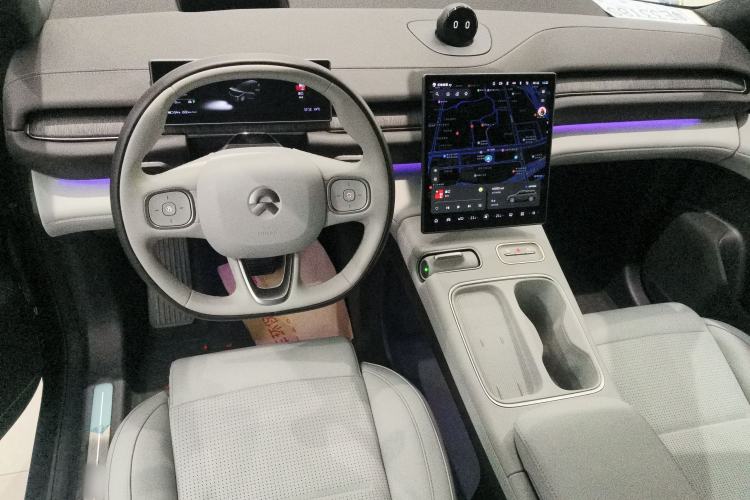 Used Nio ES6 2023 75 kWh Center Console