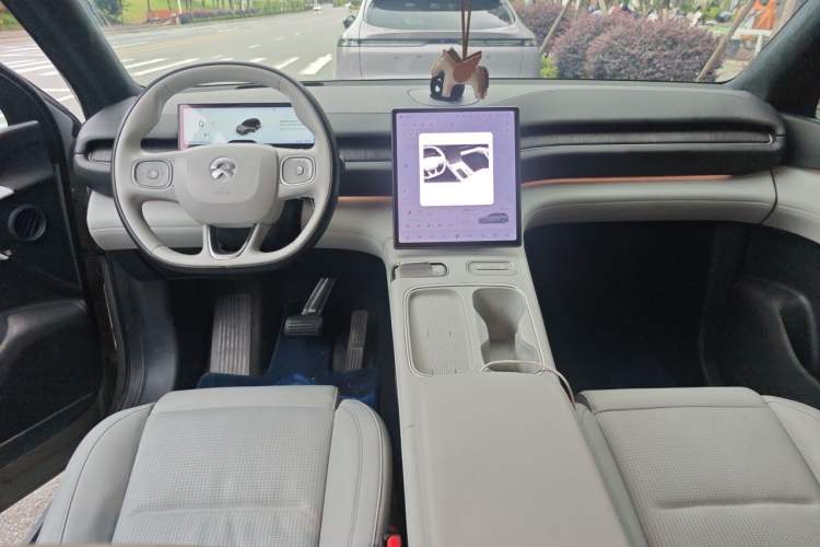 Used Nio ES6 2023 75 kWh Center Console