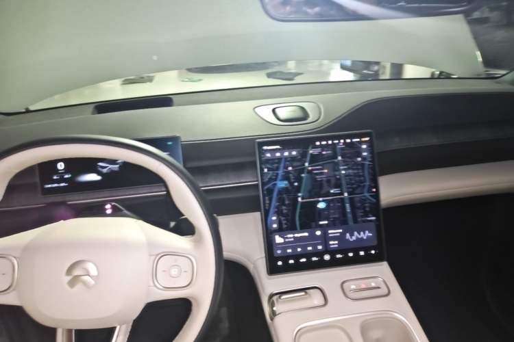 Used Nio ES6 2023 75 kWh Center Console