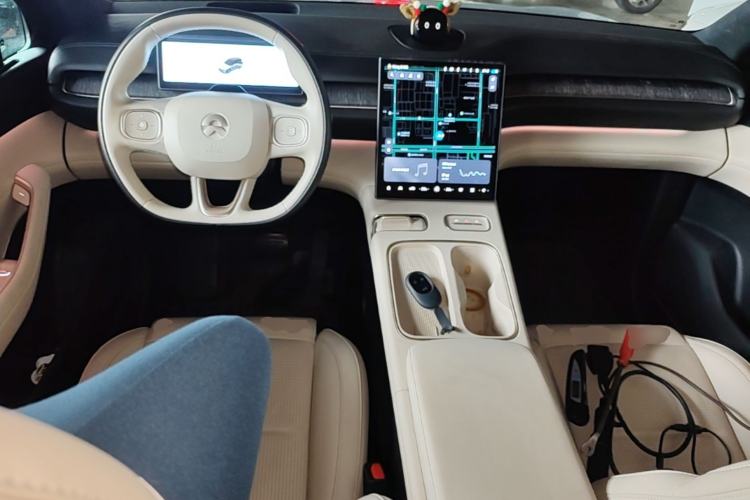 Used Nio ES6 2023 75 kWh Center Console