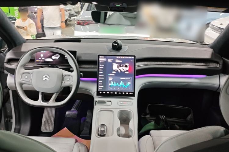 Used Nio ES6 2023 75 kWh Center Console