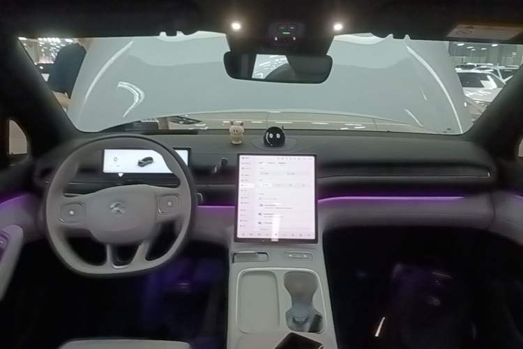Used Nio ES6 2023 75 kWh Center Console