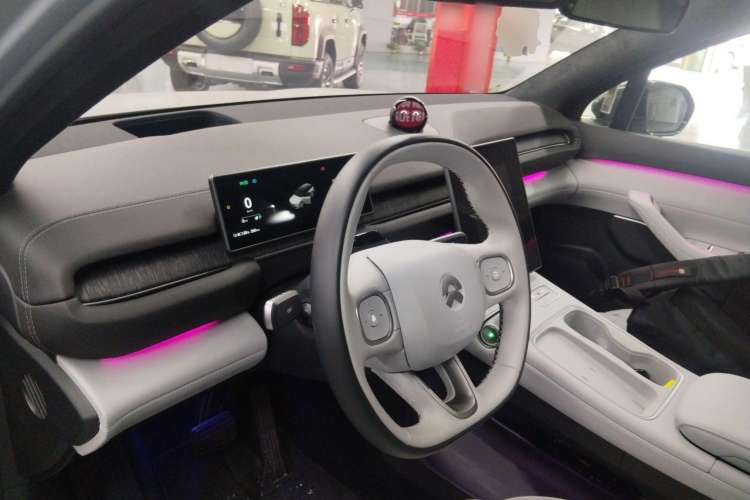 Used Nio ES6 2023 75 kWh Center Console