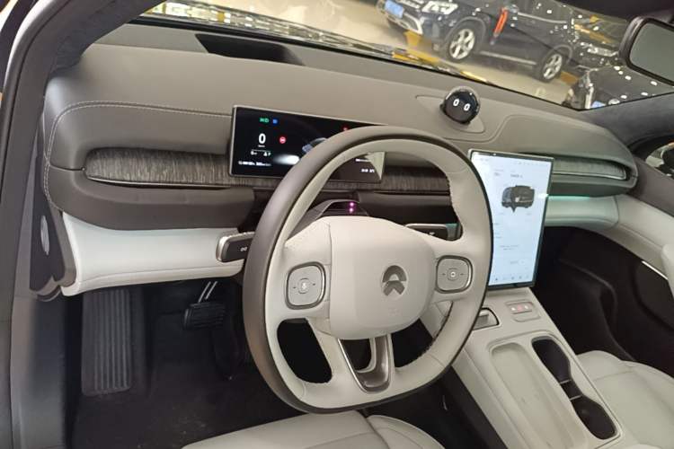 Used Nio ES6 2023 75 kWh Center Console