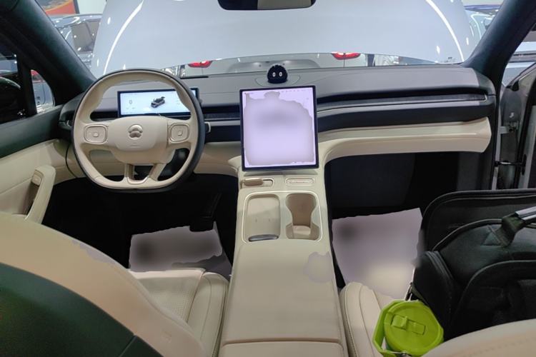 Used Nio ES6 2023 75 kWh Center Console