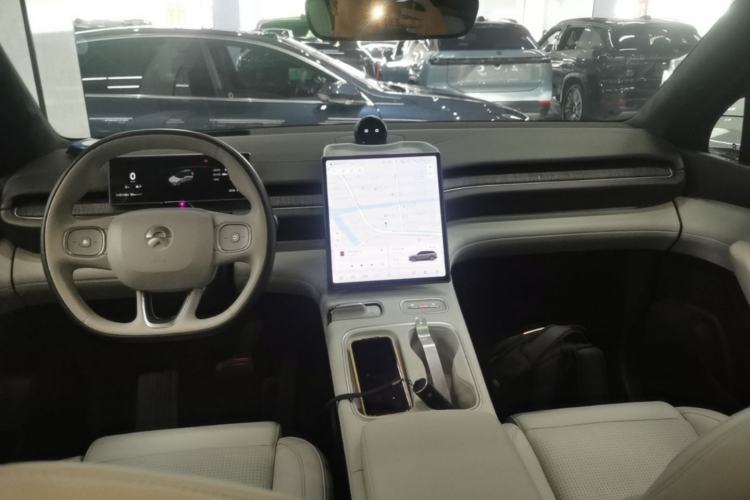 Used Nio ES6 2023 75 kWh Center Console