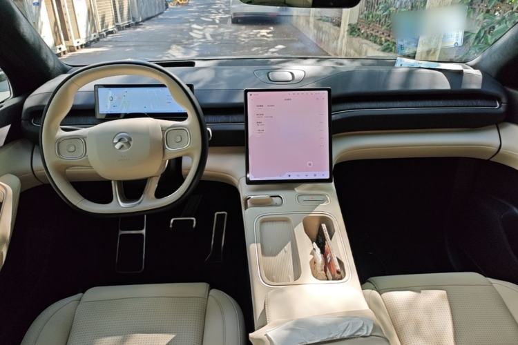 Used Nio ES6 2023 75 kWh Center Console
