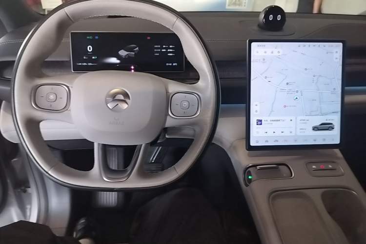Used Nio ES6 2023 75 kWh Center Console
