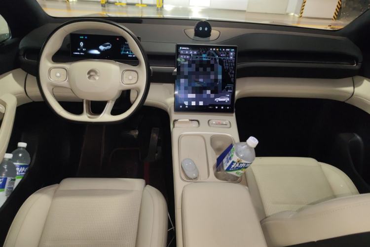 Used Nio ES6 2023 75 kWh Center Console