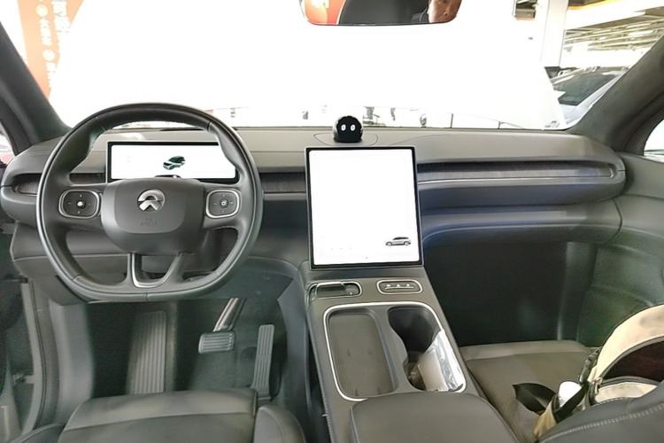 Used Nio ES6 2023 75 kWh Center Console
