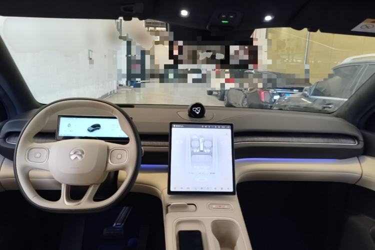 Used Nio ES6 2023 75 kWh Center Console