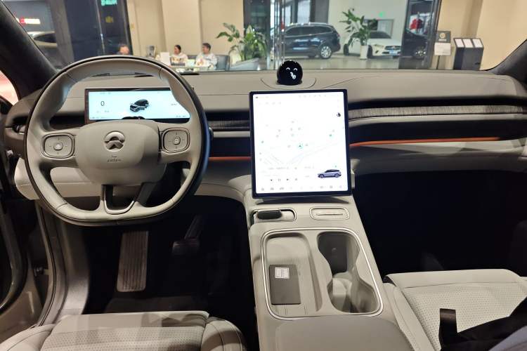 Used Nio ES6 2023 75 kWh Center Console