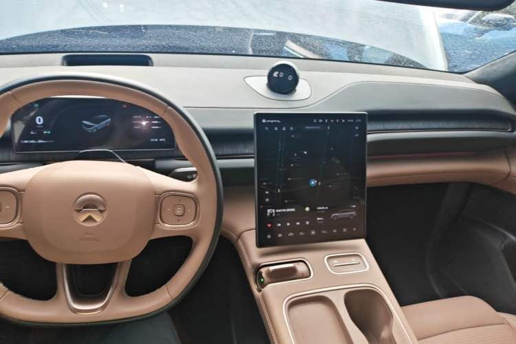 Used Nio ES6 2023 75 kWh Center Console