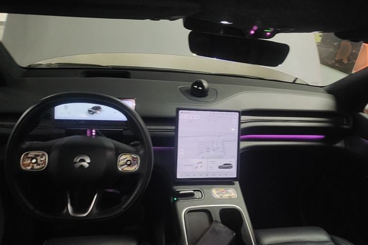 Used Nio ES6 2023 75 kWh Center Console