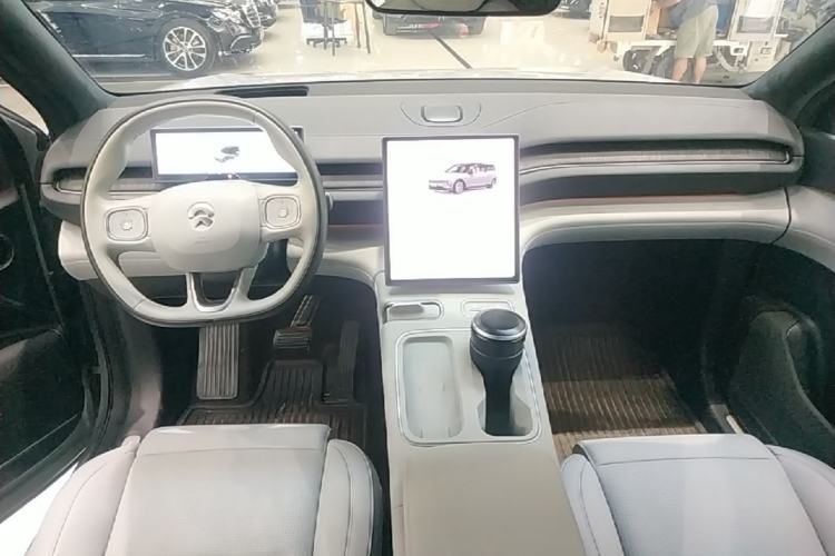 Used Nio ES6 2023 75 kWh Center Console