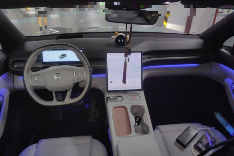 Used Nio ES6 2023 75 kWh Center Console