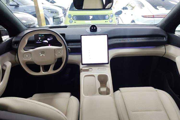 Used Nio ES6 2023 75 kWh Center Console