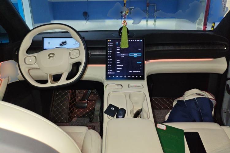 Used Nio ES6 2023 75 kWh Center Console