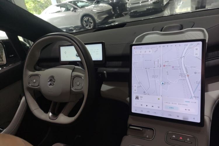 Used Nio ES6 2023 75 kWh Center Console