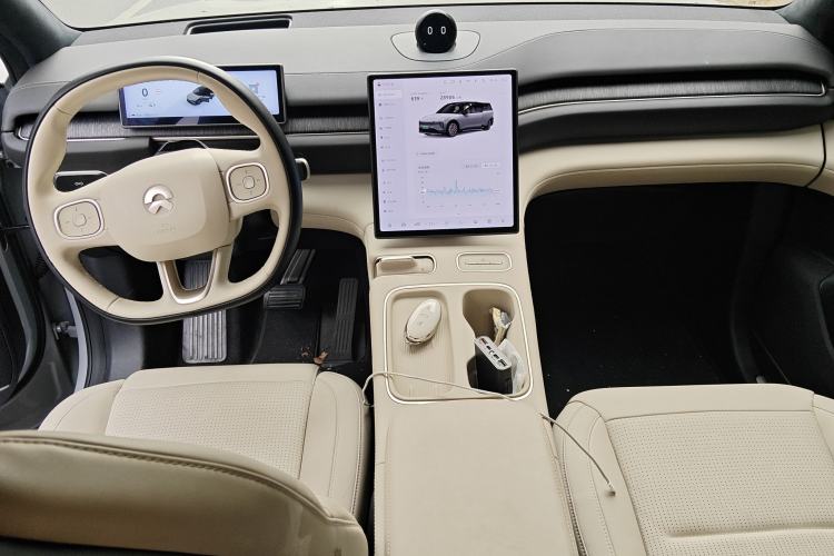 Used Nio ES6 2023 75 kWh Center Console