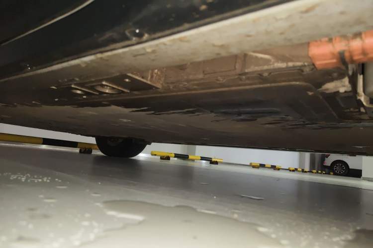Used Nio ES6 2023 75 kWh Chassis Front Right