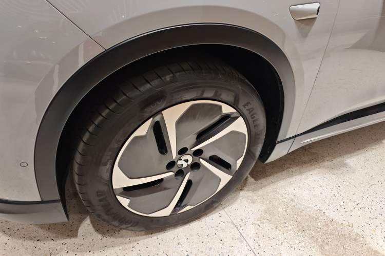 Used Nio ES6 2023 75 kWh Exterior 4